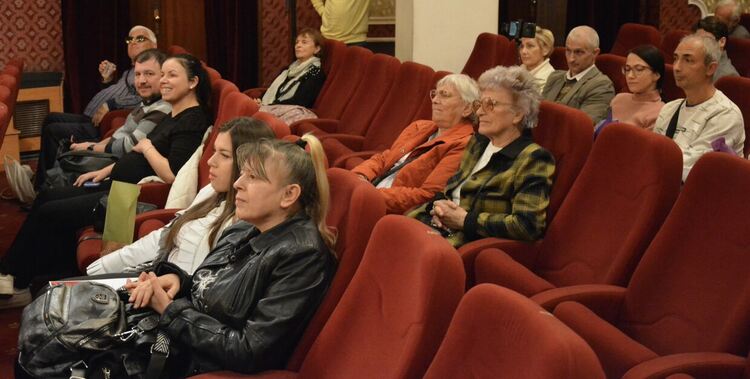 Наградиха участниците в международния конкурс за млади цигулари в Хасково