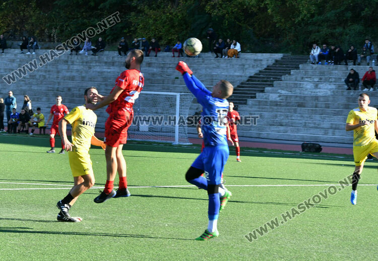 ФК “Хасково” остава лидер след седма победа, “Старско” също с успех