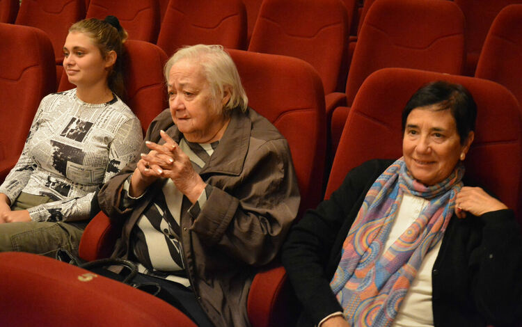 Наградиха участниците в международния конкурс за млади цигулари в Хасково