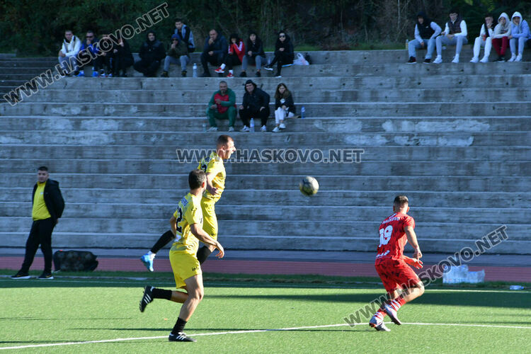 ФК “Хасково” остава лидер след седма победа, “Старско” също с успех