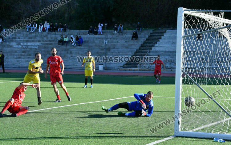 ФК “Хасково” остава лидер след седма победа, “Старско” също с успех