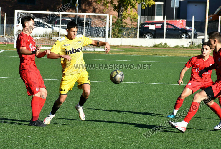 ФК “Хасково” остава лидер след седма победа, “Старско” също с успех