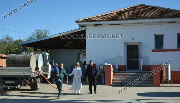 Производител: За килограм истинско сирене са необходими поне 6 литра мляко 