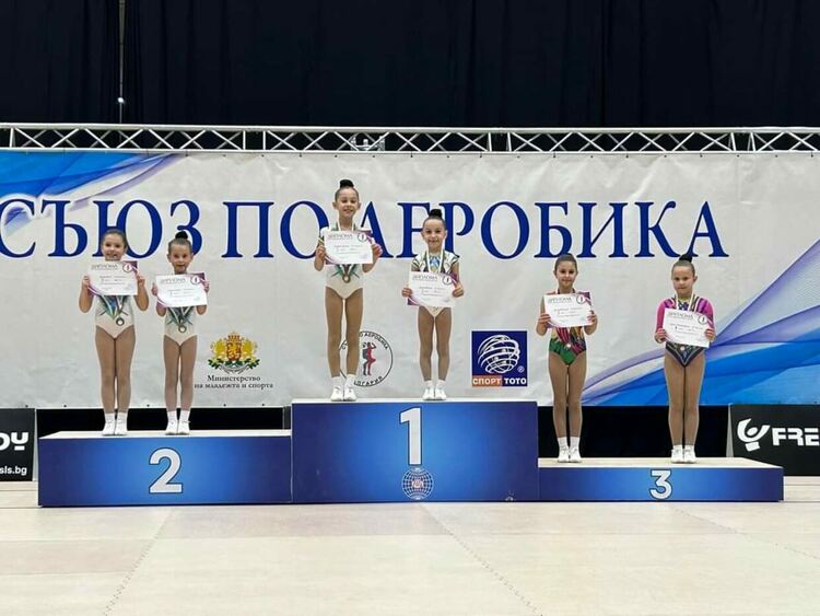 10 медала и две отборни купи за „Мега спорт“ от държавно първенство и турнир