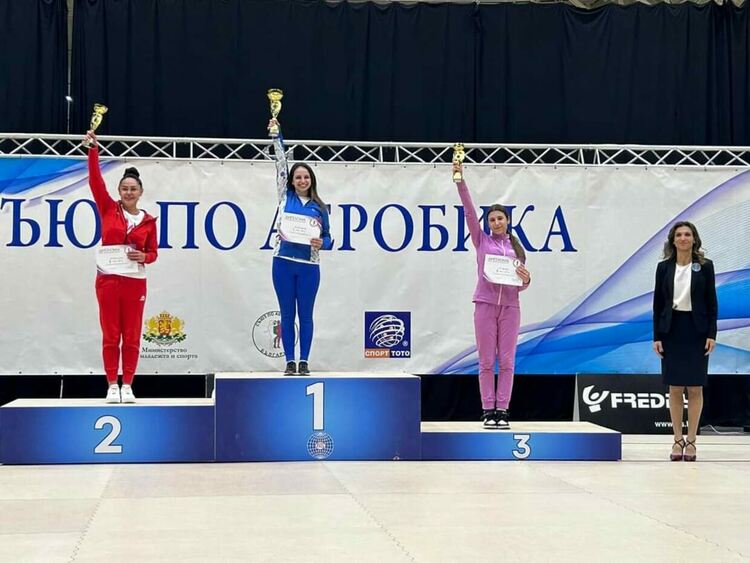 10 медала и две отборни купи за „Мега спорт“ от държавно първенство и турнир