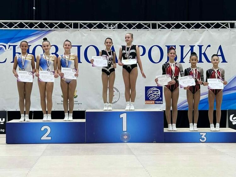 10 медала и две отборни купи за „Мега спорт“ от държавно първенство и турнир