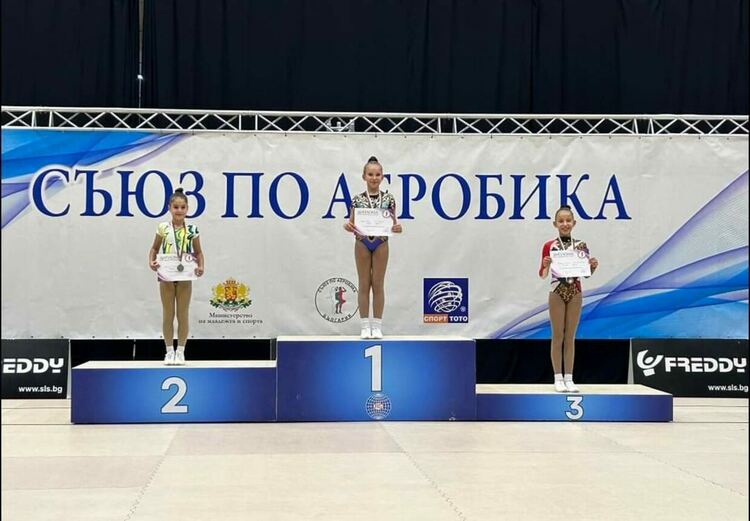 10 медала и две отборни купи за „Мега спорт“ от държавно първенство и турнир