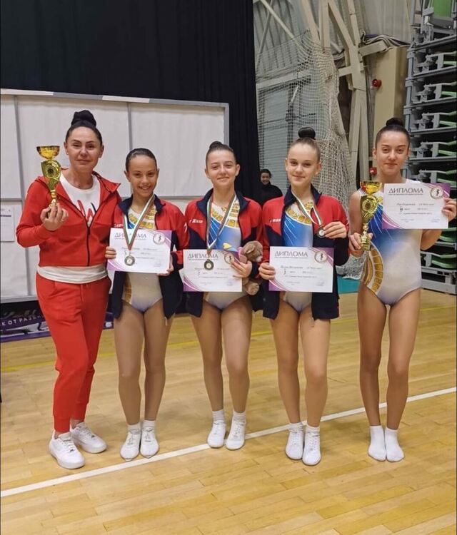 10 медала и две отборни купи за „Мега спорт“ от държавно първенство и турнир