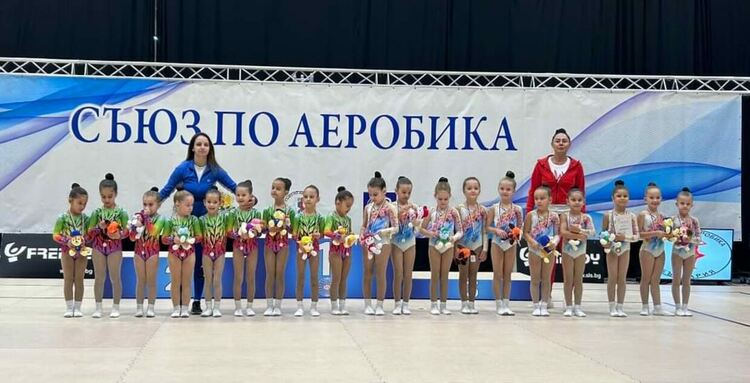 10 медала и две отборни купи за „Мега спорт“ от държавно първенство и турнир