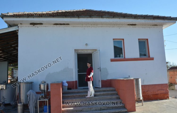 Производител: За килограм истинско сирене са необходими поне 6 литра мляко 