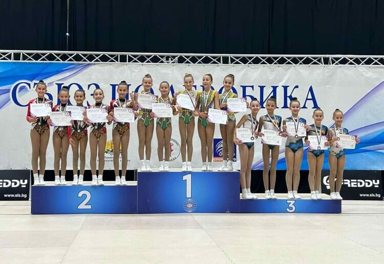 10 медала и две отборни купи за „Мега спорт“ от държавно първенство и турнир