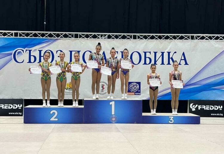 10 медала и две отборни купи за „Мега спорт“ от държавно първенство и турнир