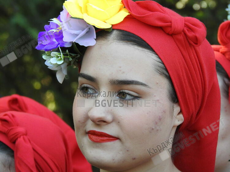 Почетохме на колене Героите-освободители на Кърджали,десетки венци отрупаха Паметника им/снимки/