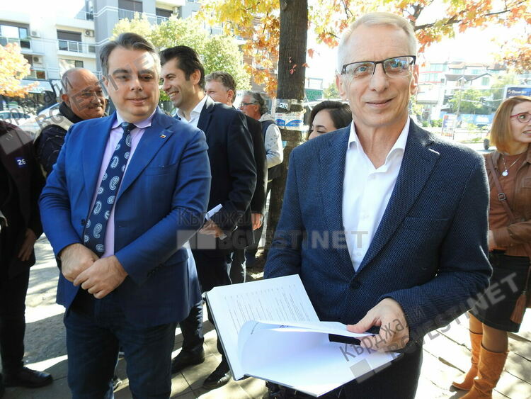 Лидерски десант на ПП-ДБ в Кърджали,показаха как се усвояват парите за града,отпуснати от правителството на Николай Денков