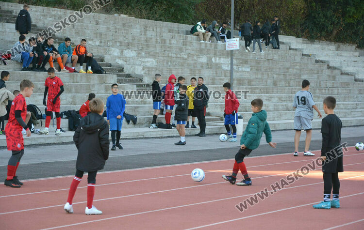 Започнаха общинските ученически игри по футбол