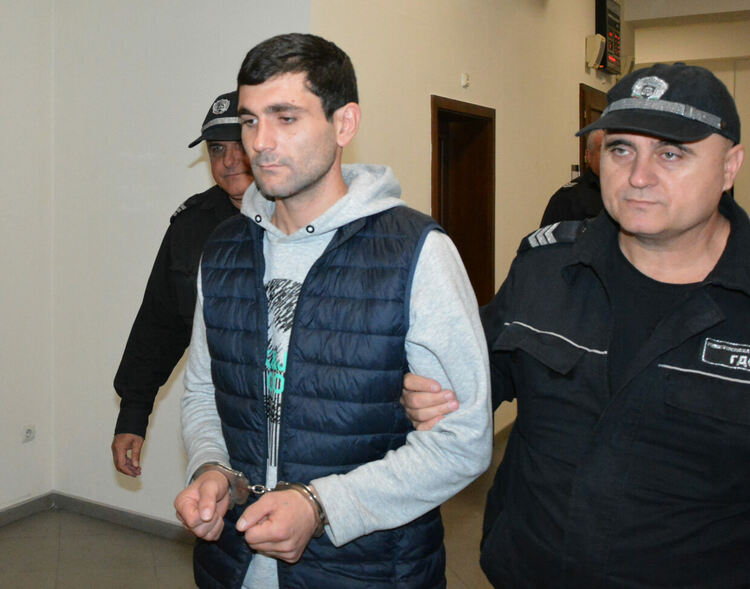 Задържаха мъж, издирван за кражба на телефони от магазин в Германия