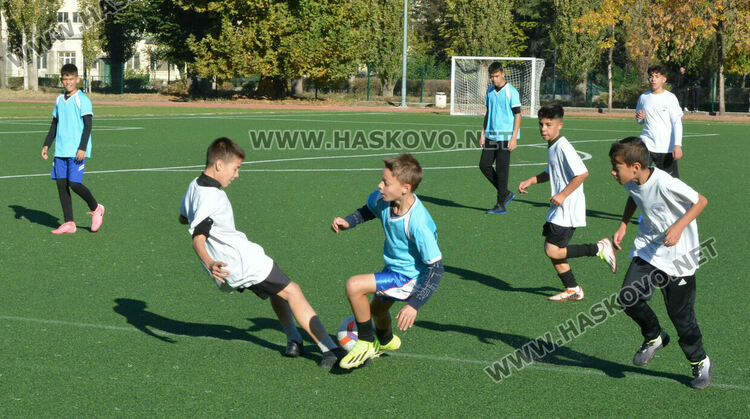 Започнаха общинските ученически игри по футбол
