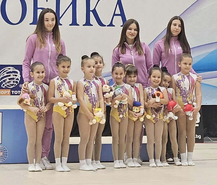 12 медала и 3 отборни купи за „Виолена“ от държавно първенство и турнир 