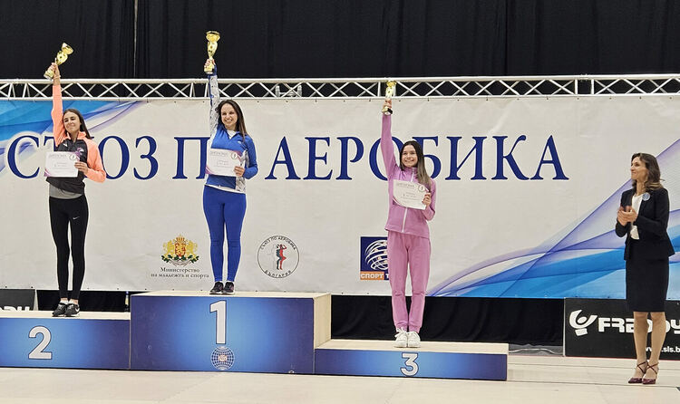 12 медала и 3 отборни купи за „Виолена“ от държавно първенство и турнир 