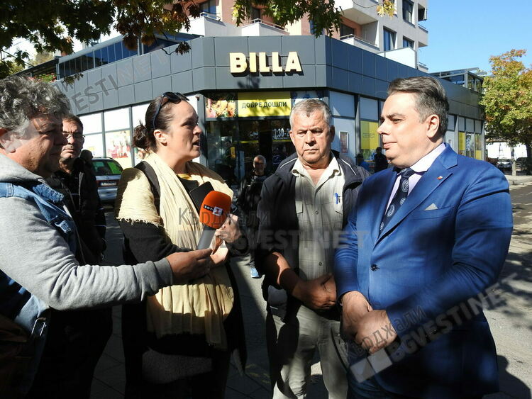 Лидерски десант на ПП-ДБ в Кърджали,показаха как се усвояват парите за града,отпуснати от правителството на Николай Денков