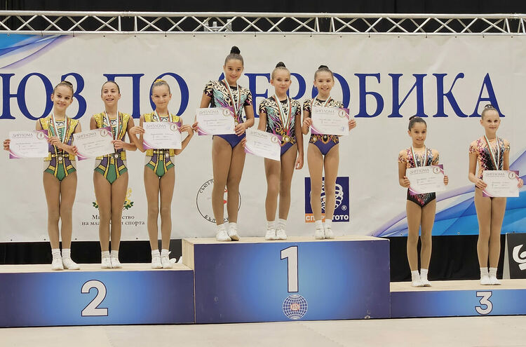 12 медала и 3 отборни купи за „Виолена“ от държавно първенство и турнир 