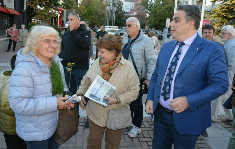 Асен Василев в Хасково: Ако не гласуваме, няма да има легитимен парламент