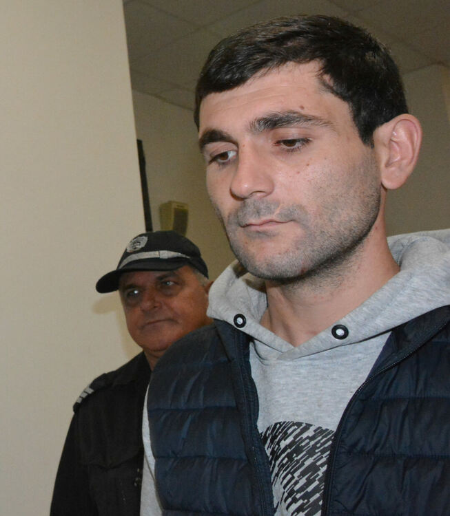 Задържаха мъж, издирван за кражба на телефони от магазин в Германия