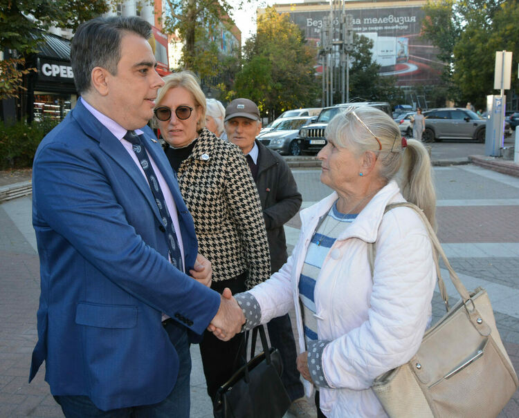Асен Василев в Хасково: Ако не гласуваме, няма да има легитимен парламент