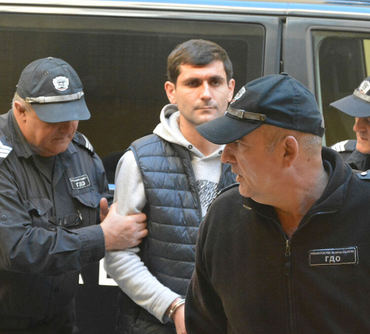 Задържаха мъж, издирван за кражба на телефони от магазин в Германия