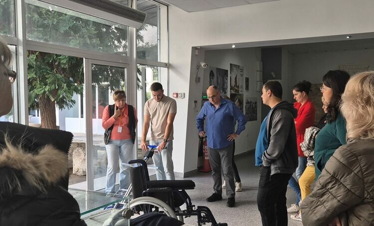 Два стълбищни робота ще помагат на посетители с увреждания в РИМ Хасково