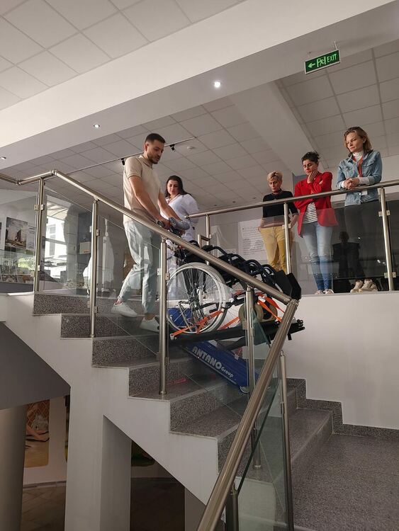 Два стълбищни робота ще помагат на посетители с увреждания в РИМ Хасково
