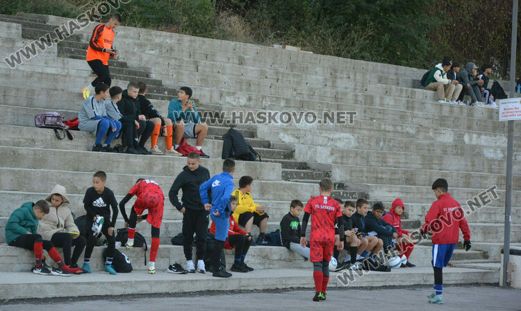 Започнаха общинските ученически игри по футбол