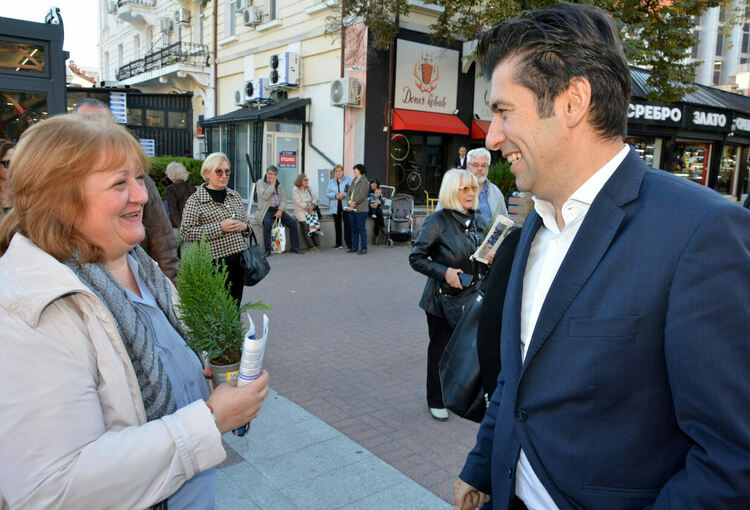 Асен Василев в Хасково: Ако не гласуваме, няма да има легитимен парламент