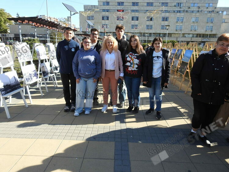 Община Кърджали ще подарява цветни фотоси на града на своите гости,снимките са на ученици от ОДК