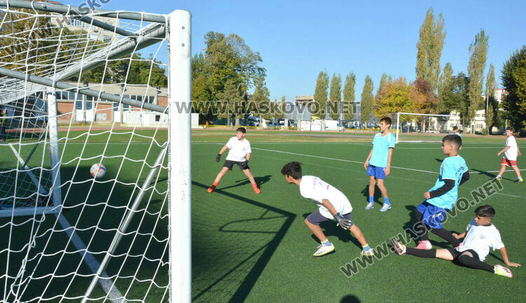 Започнаха общинските ученически игри по футбол