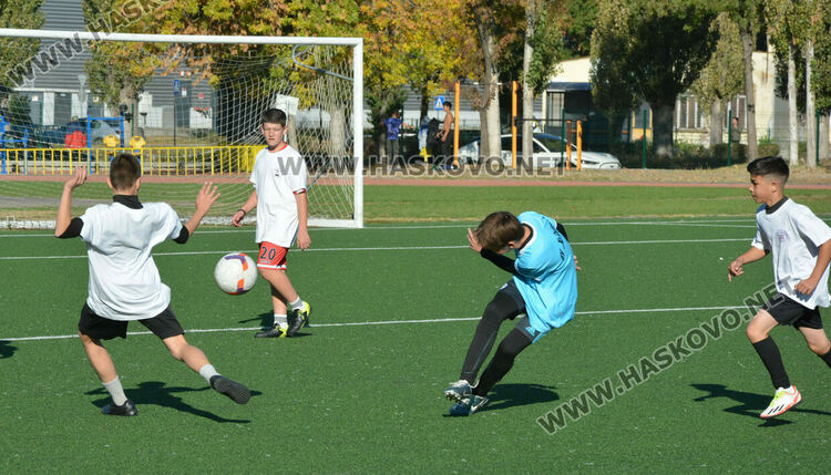 Започнаха общинските ученически игри по футбол