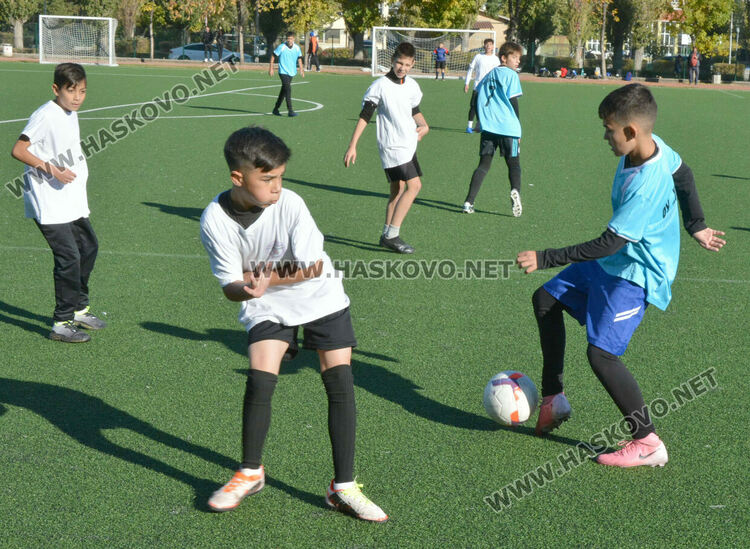 Започнаха общинските ученически игри по футбол