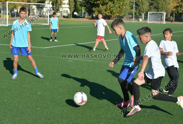 Започнаха общинските ученически игри по футбол
