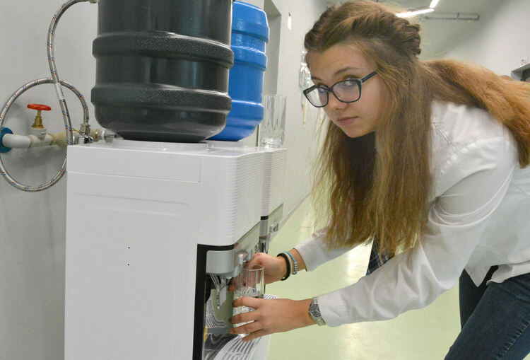 Ученици създадоха система за пречистване на водата от чешмите в езиковата гимназия в Хасково