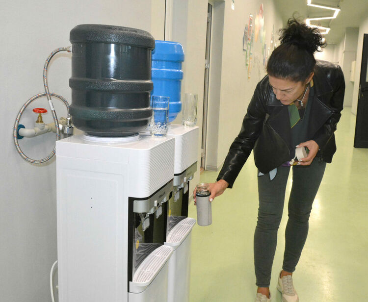 Ученици създадоха система за пречистване на водата от чешмите в езиковата гимназия в Хасково