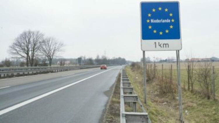 Четиристранната коалиция в Нидерландия се споразумя да затегне предоставянето за убежище и граничния контрол