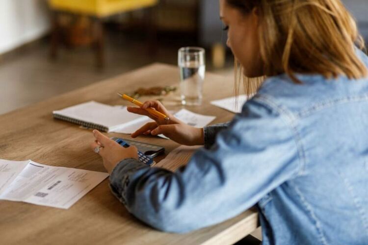 Какъв е необходимият доход за издръжка на работещ човек у нас