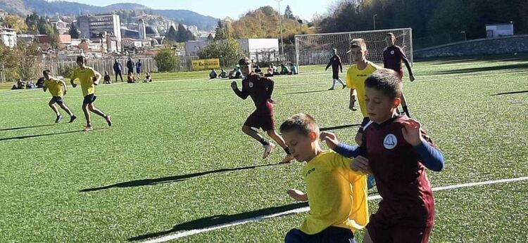 Приключи общинският кръг по „Футбол 7“  от Ученическите игри 2024-2025 г.