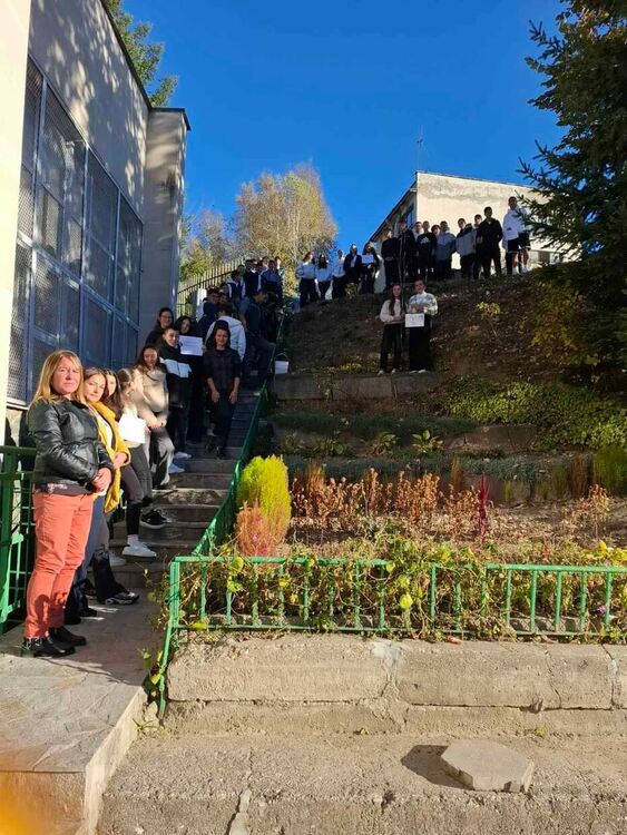 Деца засадиха фиданки като послание срещу насилието в Смолян 