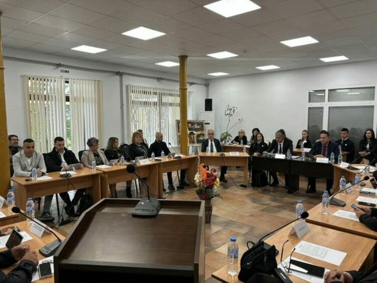 Ден преди отбелязването на Деня на град Радомир, Общинският съвет (ОбС) проведе тържествена сесия