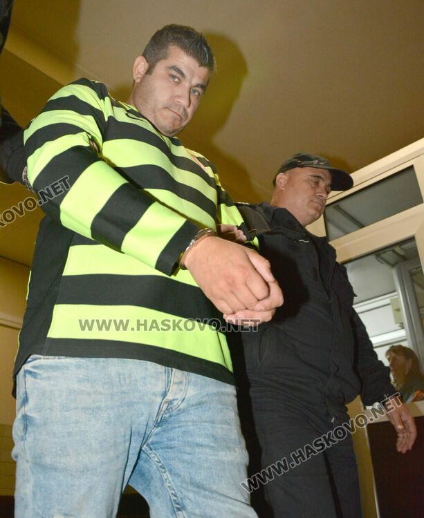 Оставиха в ареста мъж, задържан с 28 пакета марихуана в резервоар на кола