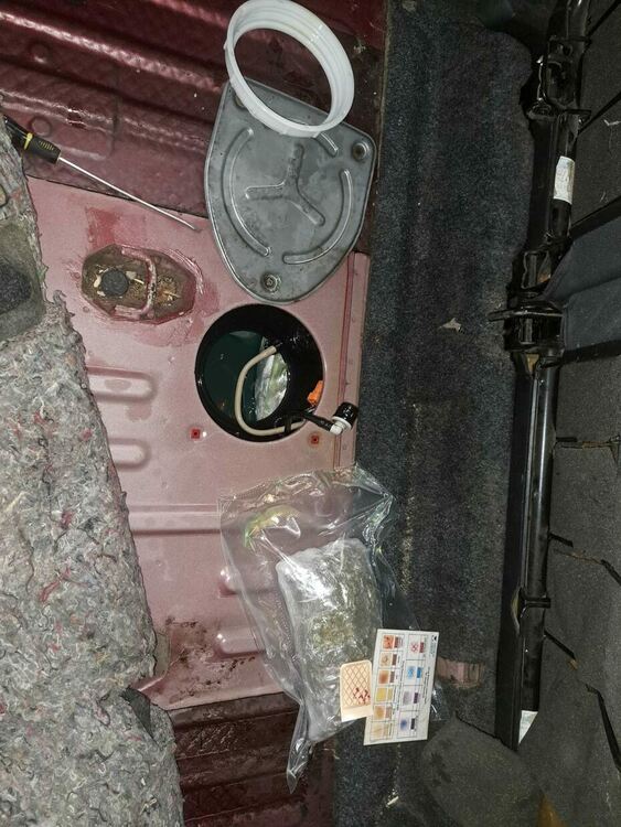 Оставиха в ареста мъж, задържан с 28 пакета марихуана в резервоар на кола