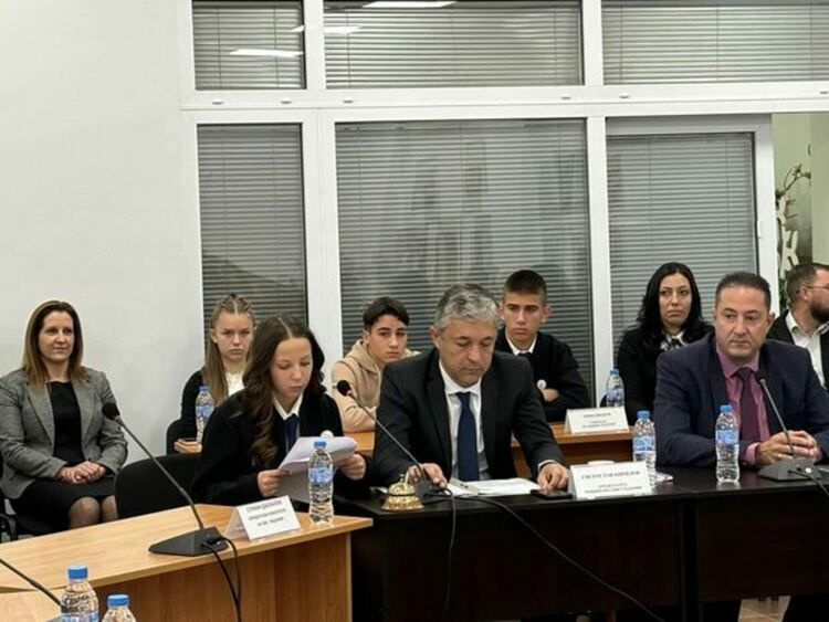 Ден преди отбелязването на Деня на град Радомир, Общинският съвет (ОбС) проведе тържествена сесия