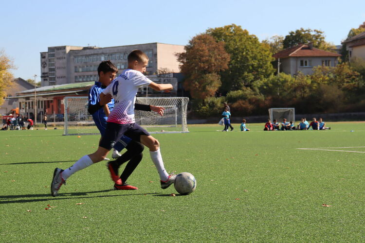 „Царската гимназия“ с две титли на ученическите игри по футбол в Хасково