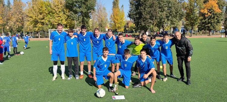 „Царската гимназия“ с две титли на ученическите игри по футбол в Хасково